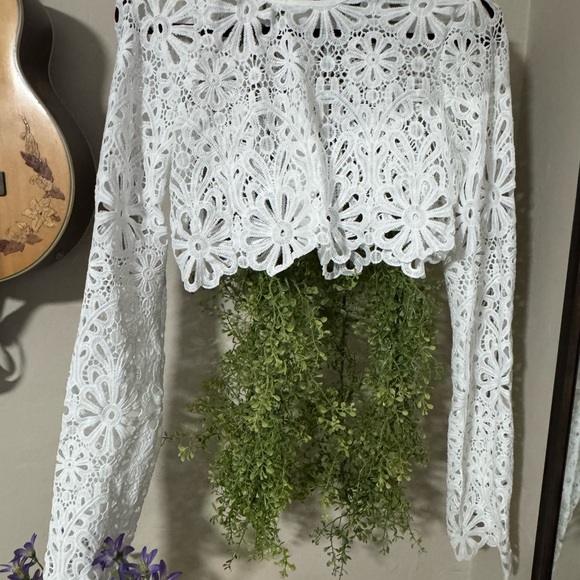 Elegant White Floral Lace Crop Top - Picture 6 of 6